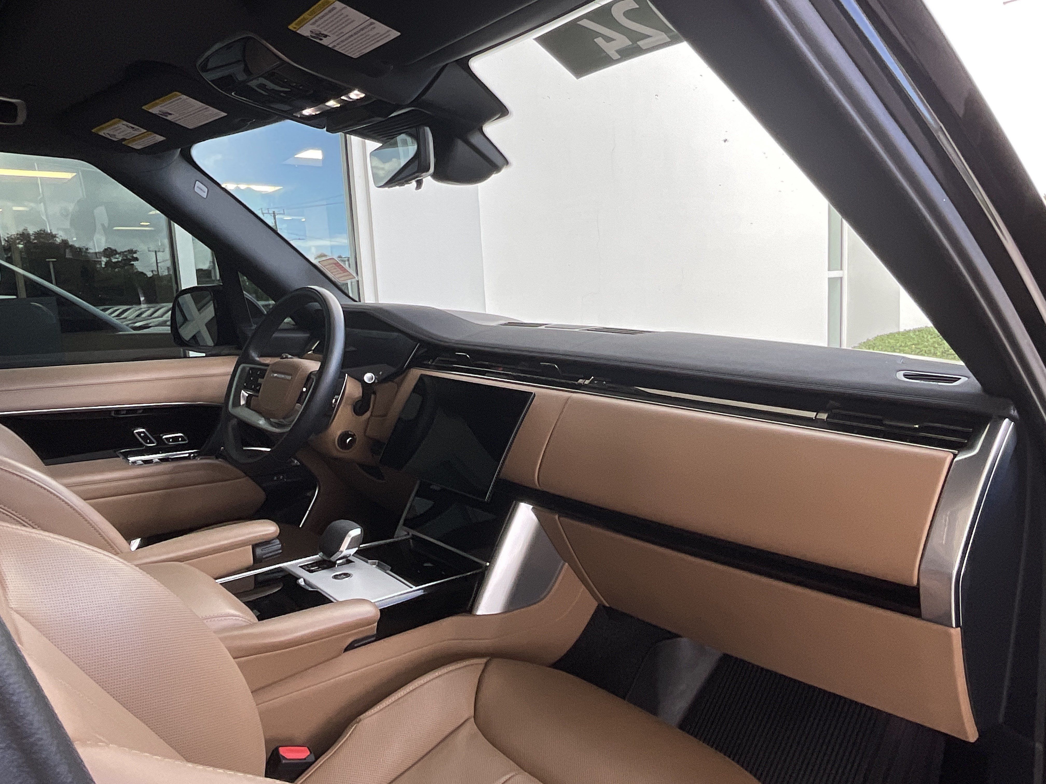 Used 2024 Land Rover Range Rover SE AWD/4WD image 20