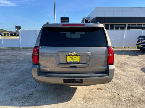 Used 2019 Chevrolet Suburban LT w/ Max Trailering Package RWD image 4