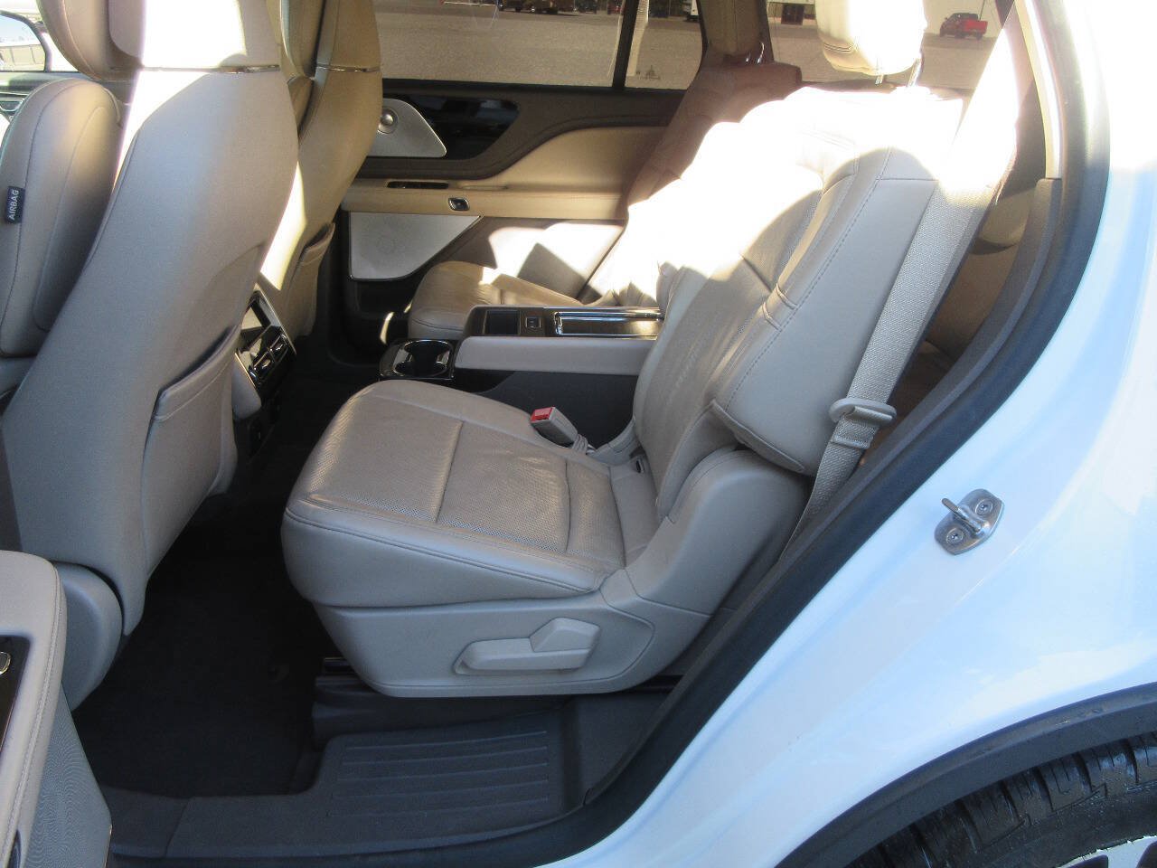 Used 2020 Lincoln Aviator Reserve w/ Equipment Group 201A RWD image 13