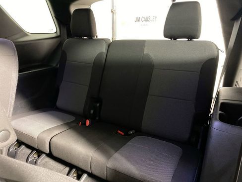 Used 2023 Chevrolet Traverse LT image 22