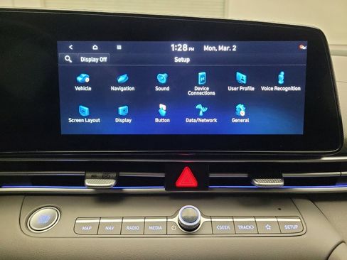 Used 2025 Hyundai Elantra SEL FWD image 25