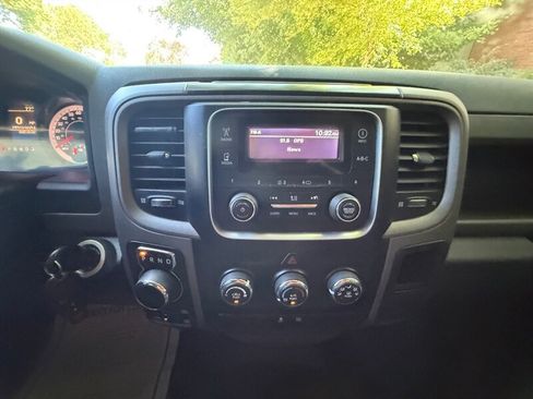 Used 2018 RAM 1500 ST AWD/4WD image 17