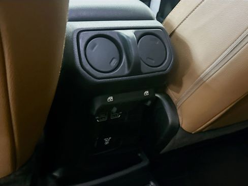 Used 2023 Jeep Wrangler Sahara image 28