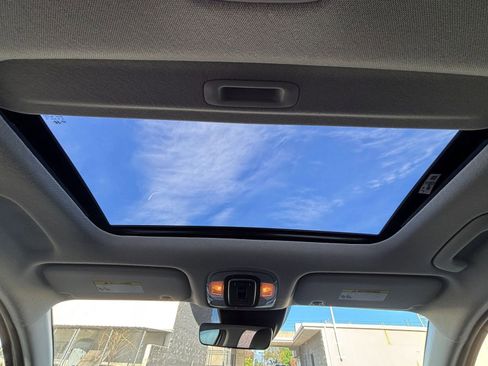 Used 2025 Hyundai Elantra Limited image 29