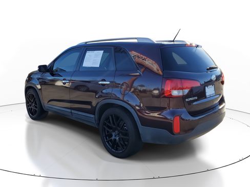 Used 2014 Kia Sorento LX image 4