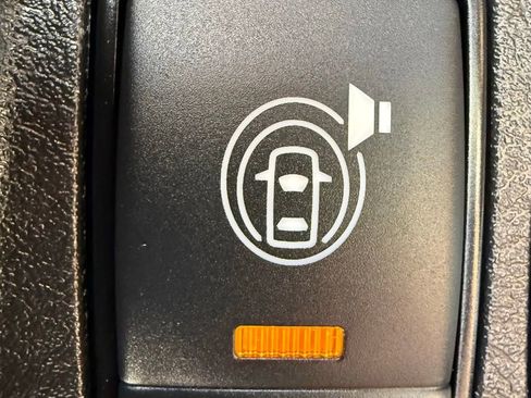 Used 2024 Nissan Frontier SV w/ Technology Package image 32