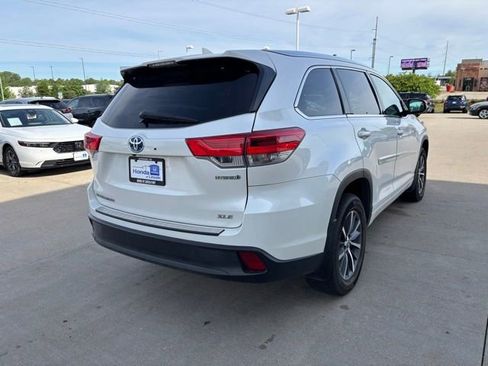 Used 2017 Toyota Highlander XLE w/ Protection Package #3 AWD/4WD image 5