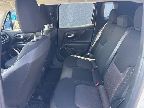 Used 2023 Jeep Renegade Latitude image 16