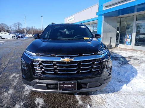 Used 2025 Chevrolet Equinox LT image 3