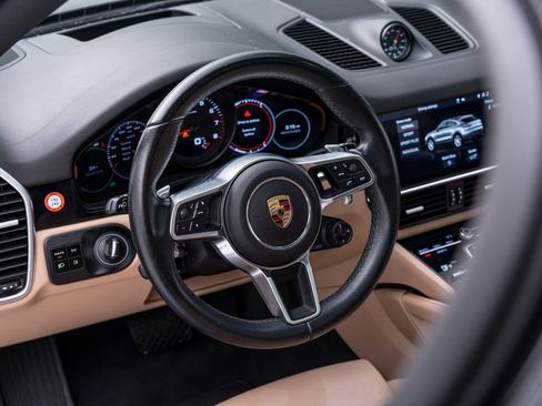 Used 2021 Porsche Cayenne Coupe image 20