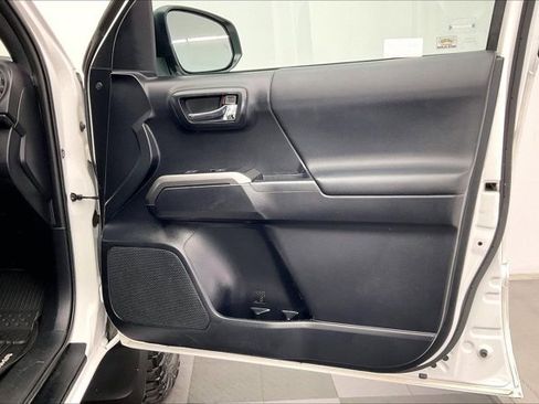 Used 2020 Toyota Tacoma TRD Off-Road image 26