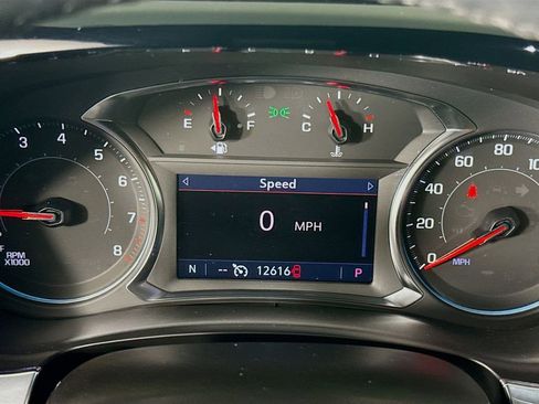 Used 2023 Chevrolet Traverse LT image 12