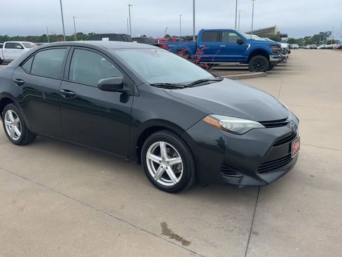 Used 2017 Toyota Corolla LE FWD image 3
