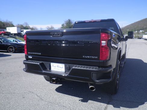 Used 2024 Chevrolet Silverado 2500 Custom w/ Custom Convenience Package image 5