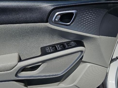 Used 2021 Kia Soul LX FWD image 18