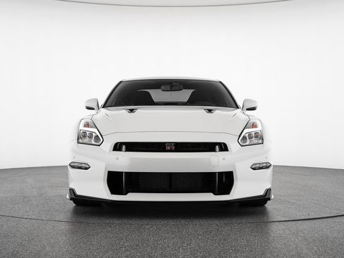 Used 2024 Nissan GT-R Premium w/ Premium Interior Package AWD/4WD image 10