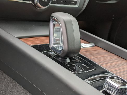 Certified 2025 Volvo V60 B5 Cross Country Plus image 19