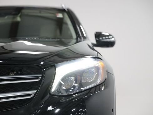 Used 2018 Mercedes-Benz GLC 300 4MATIC image 3