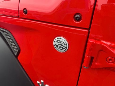Certified 2019 Jeep Wrangler Sport AWD/4WD image 10