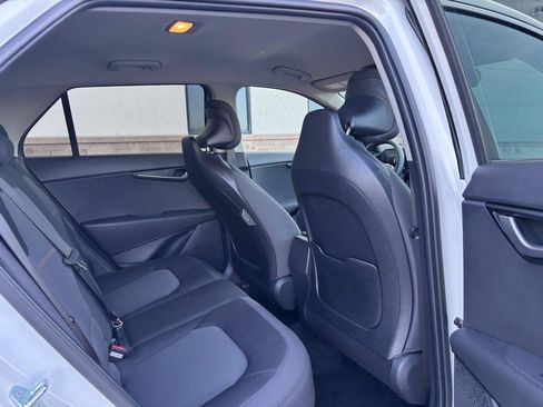 Used 2025 Kia Niro LX FWD image 11