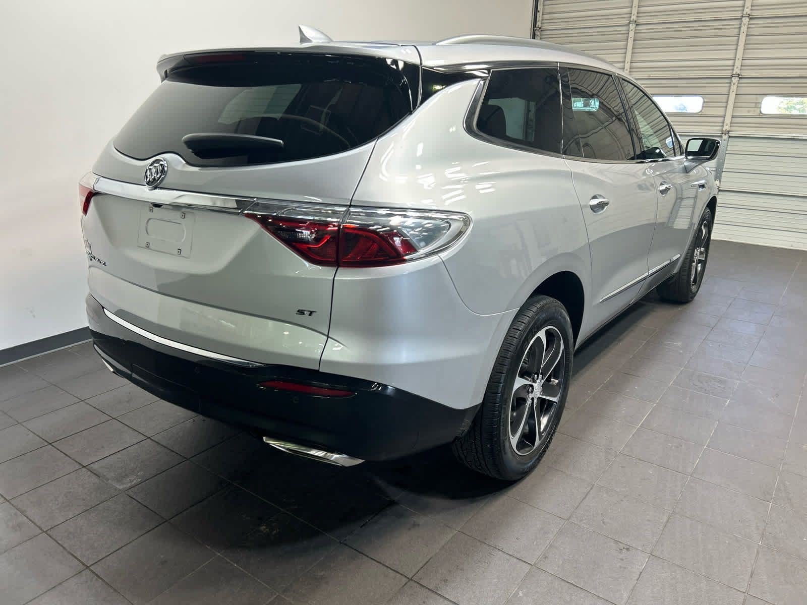 Used 2022 Buick Enclave Essence w/ Experience Buick Package AWD/4WD image 3