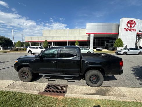 Used 2022 Toyota Tacoma SR AWD/4WD image 5