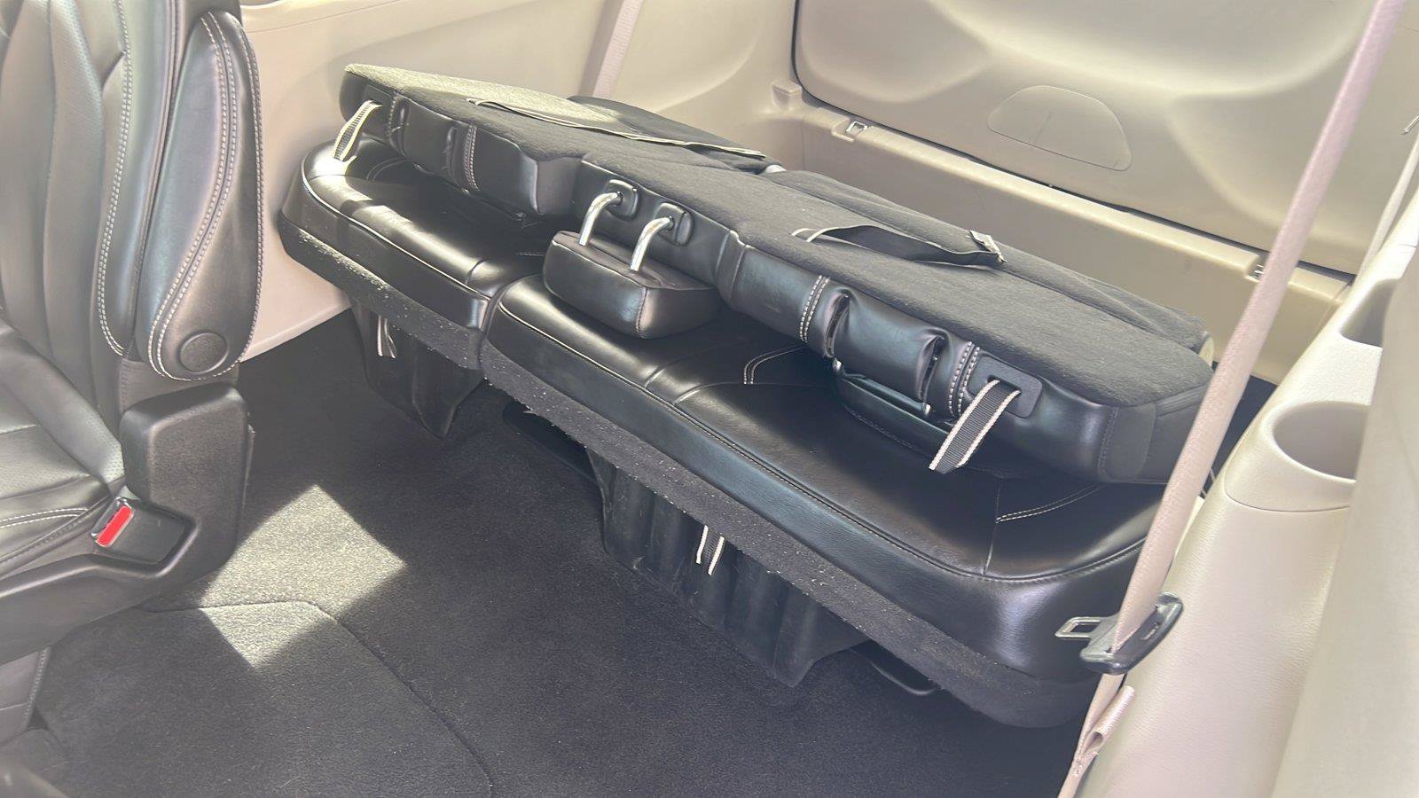 Used 2023 Chrysler Pacifica Touring-L FWD image 15