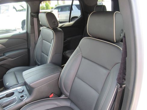 Used 2023 Chevrolet Traverse Premier w/ Redline Edition FWD image 18