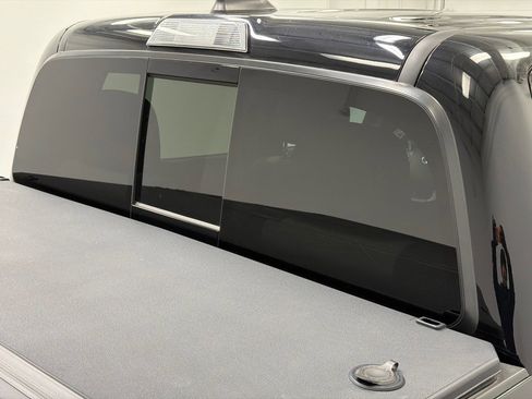 Used 2022 Toyota Tacoma TRD Off-Road image 9