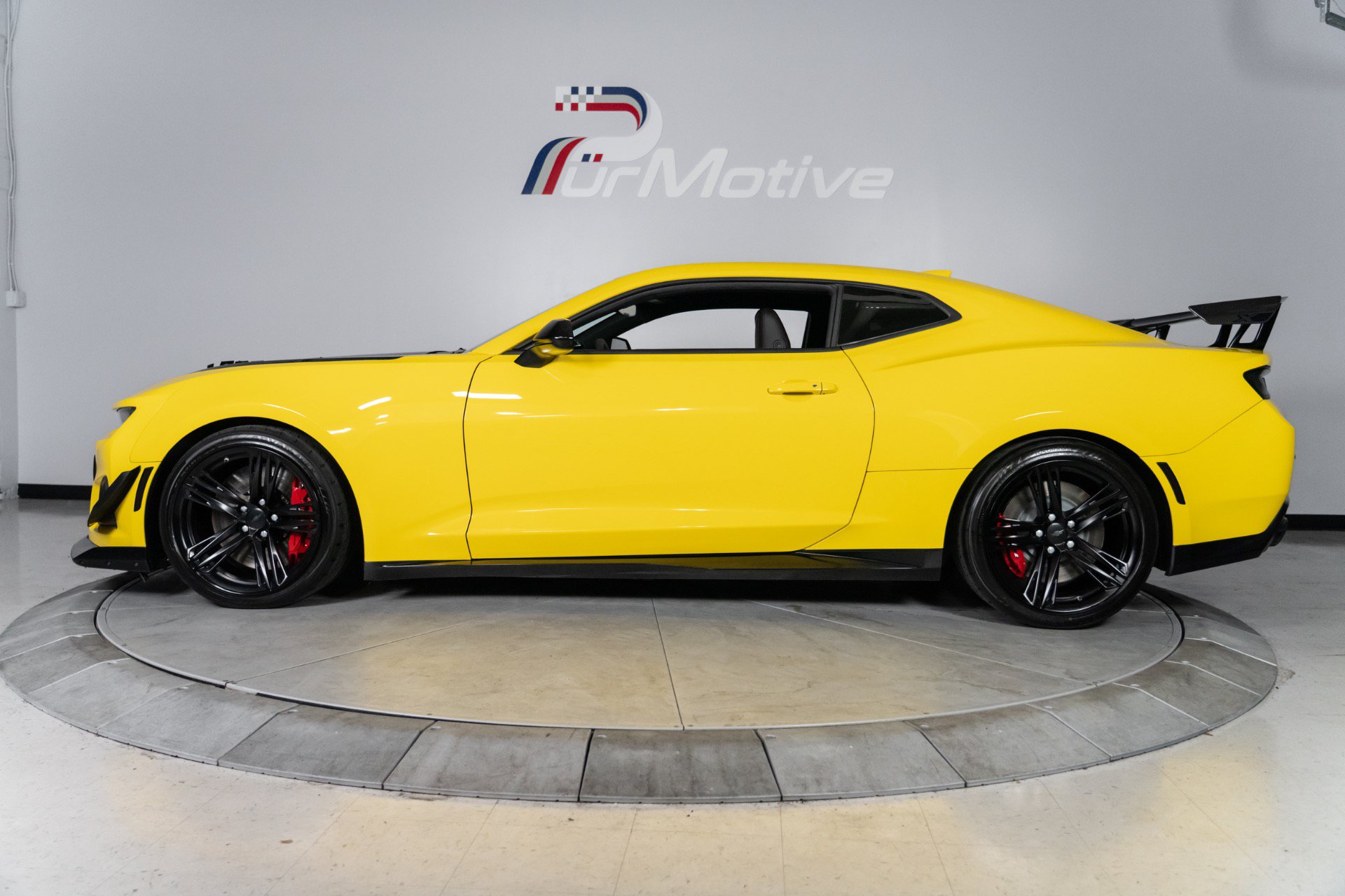 Used 2018 Chevrolet Camaro ZL1 RWD image 3
