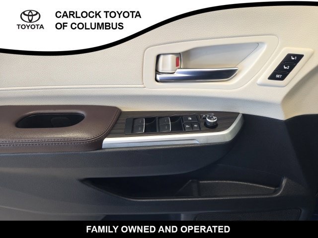 Used 2022 Toyota Sienna Platinum AWD/4WD image 12