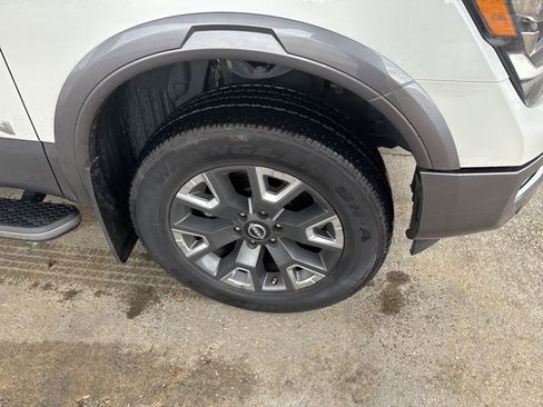 Used 2024 Nissan Titan Platinum Reserve w/ Moonroof Package image 18