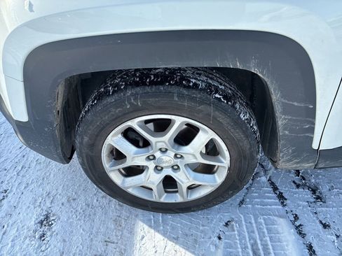 Used 2016 Jeep Renegade Latitude image 28