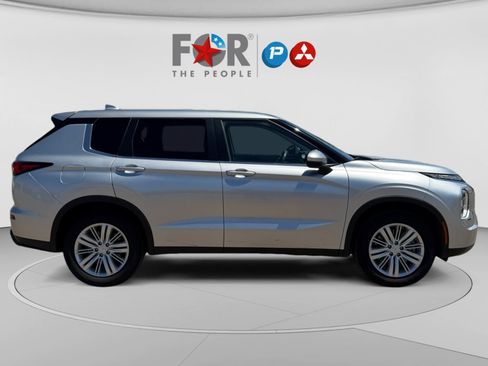 Used 2022 Mitsubishi Outlander ES FWD image 6