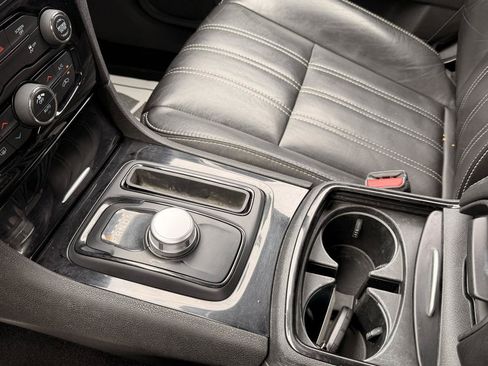 Used 2019 Chrysler 300 S RWD image 31