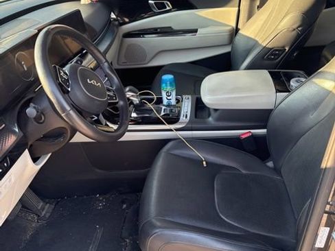 Used 2024 Kia Carnival SX Prestige image 15