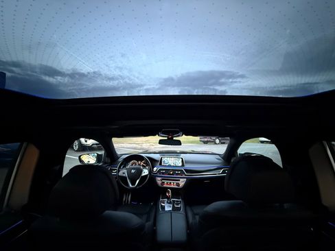 Used 2018 BMW 750i xDrive image 29