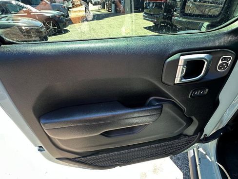 Used 2023 Jeep Wrangler Unlimited AWD/4WD image 21
