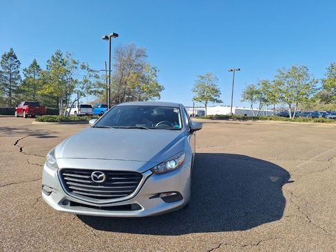 Used 2018 MAZDA MAZDA3 Touring image 2