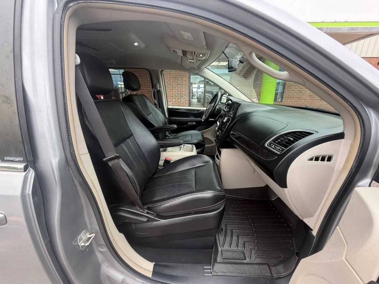 Used 2014 Chrysler Town & Country Touring w/ Trailer Tow Group FWD image 19