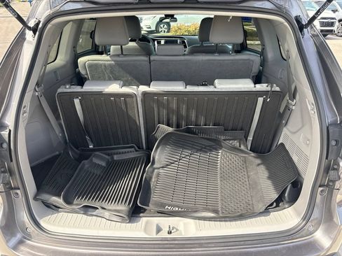 Used 2019 Toyota Highlander LE FWD image 18