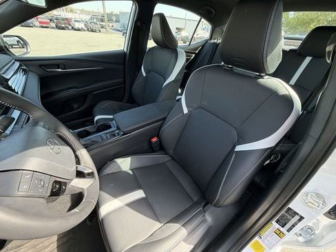 Used 2025 Toyota Camry SE FWD image 13