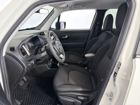 Used 2023 Jeep Renegade Latitude AWD/4WD image 6