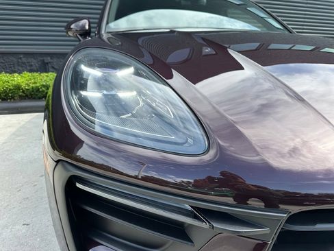 Certified 2024 Porsche Macan AWD/4WD image 9