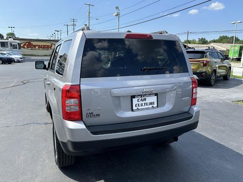 Used 2017 Jeep Patriot Latitude AWD/4WD image 11