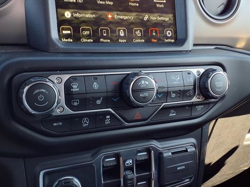 Used 2022 Jeep Gladiator Willys image 10