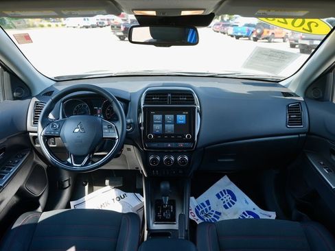 Used 2025 Mitsubishi Outlander Sport SE image 14