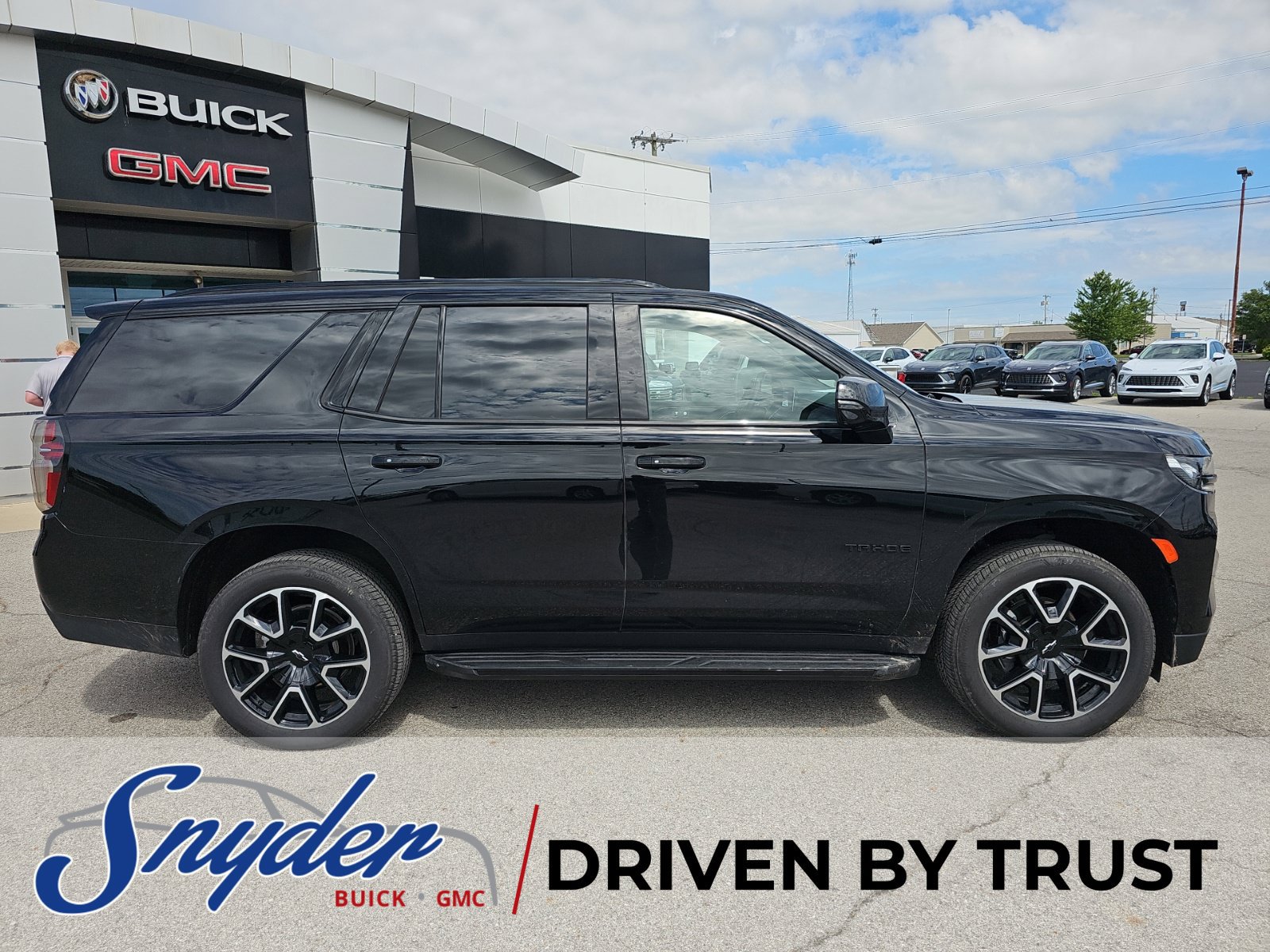 Used 2024 Chevrolet Tahoe RST w/ Luxury Package AWD/4WD image 32