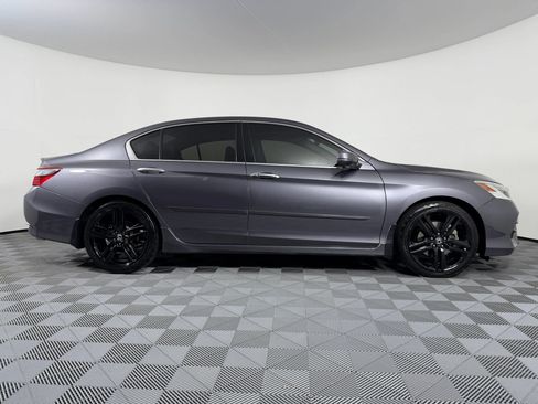Used 2017 Honda Accord Touring image 6
