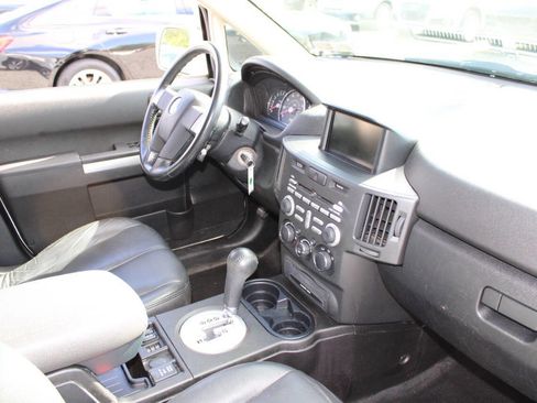 Used 2011 Mitsubishi Endeavor SE image 12